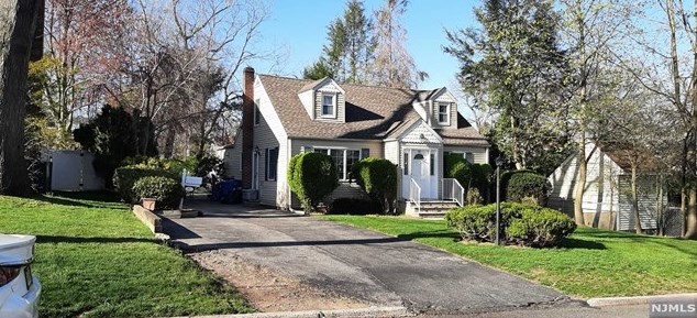 95 Gordon Ave, Tenafly, NJ 07670-1505