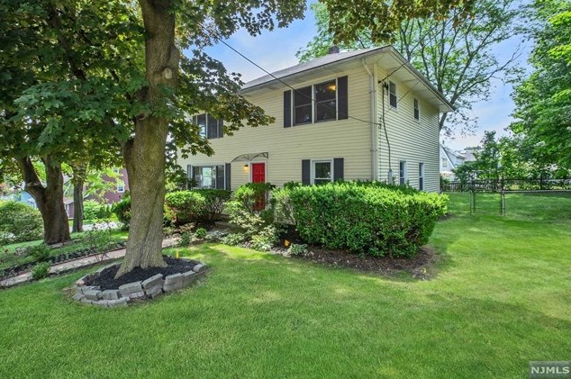 160 Magnolia Ave, Cresskill, NJ 07626