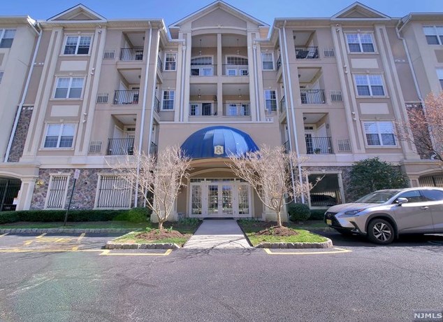 7208 Ravenscroft Rd, Clifton, NJ 07013-7613
