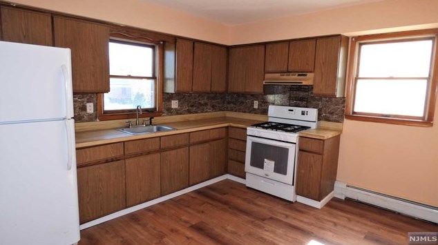 15 Avenue F, Lodi NJ  07644-1909 exterior