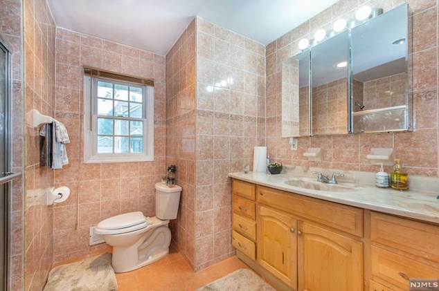 16 Morse Ave, Rutherford NJ  07070-1229 exterior