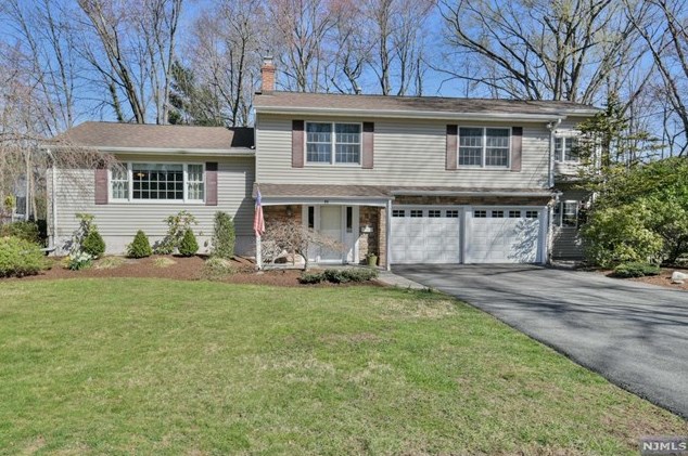64 Talman Pl, Allendale, NJ 07401