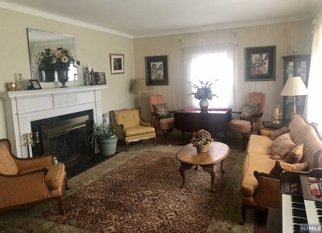14 Cambra Rd, Waldwick, NJ 07463-1130