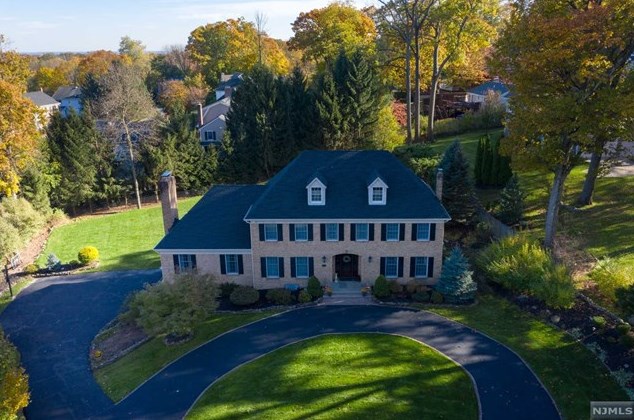 318 Saw Mill Ln, Wyckoff, NJ 07481-3218