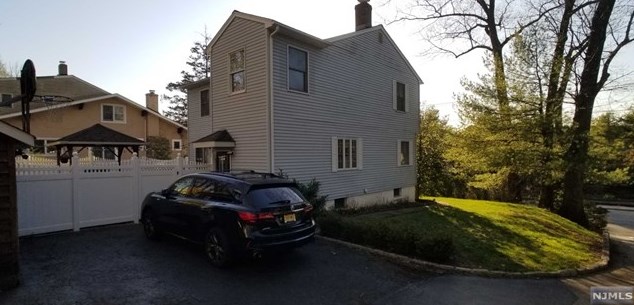 73 Broadway, Park Ridge, NJ 07656-2106