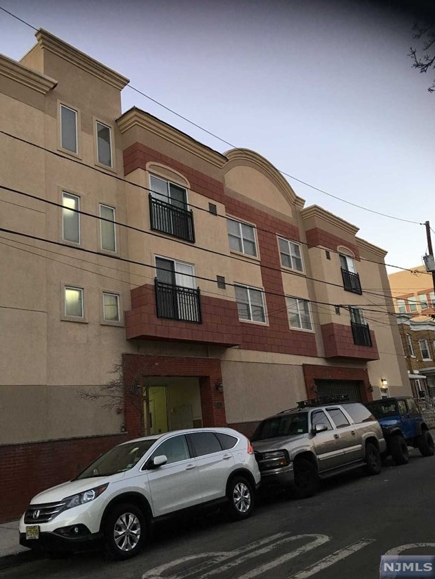 320 62nd St #206, West New York, NJ 07093