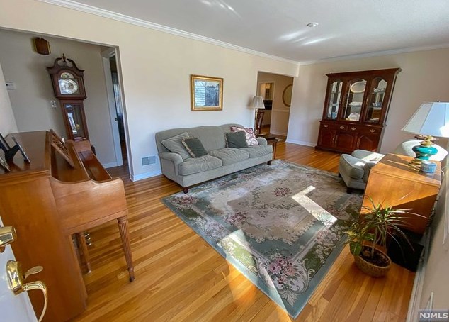 319 Mastin Pl, Ridgewood, NJ 07450
