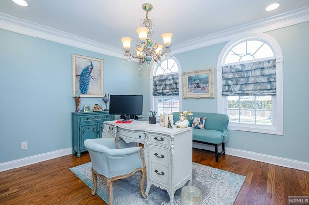 108 Whitney Ave, Pompton Lakes NJ  07442-1920 exterior