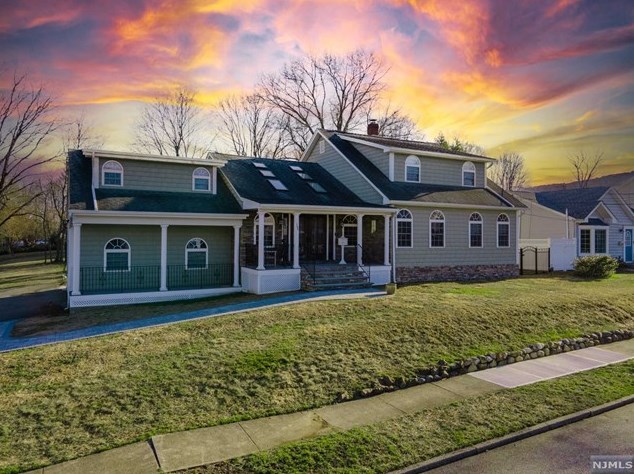 108 Whitney Ave, Pompton Lakes NJ  07442-1920 exterior