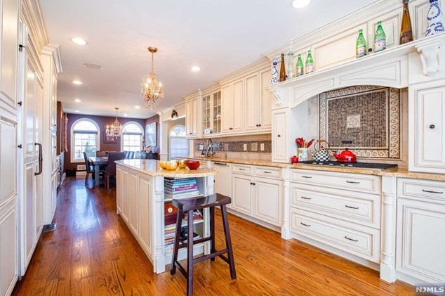 108 Whitney Ave, Pompton Lakes NJ  07442-1920 exterior