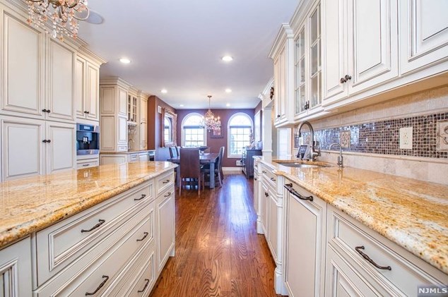 108 Whitney Ave, Pompton Lakes NJ  07442-1920 exterior