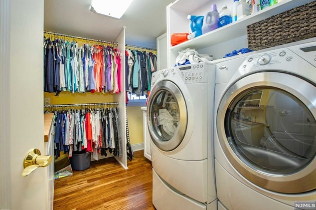 108 Whitney Ave, Pompton Lakes NJ  07442-1920 exterior