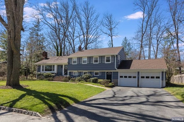 141 Lake Dr, Wayne, NJ 07470-5699