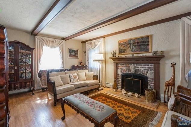1280 Sussex Rd, Teaneck, NJ 07666