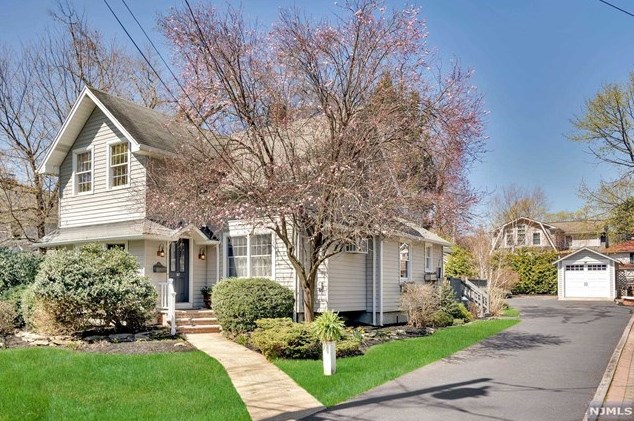 87 Columbus Ave, Harrington Park, NJ 07640