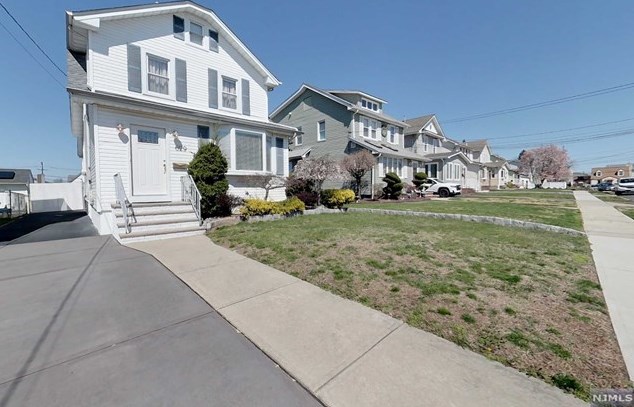 629 4th St, Lyndhurst, NJ 07071-3201