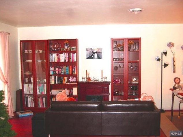 21 Foxwood Square #21, Westwood, NJ 07675