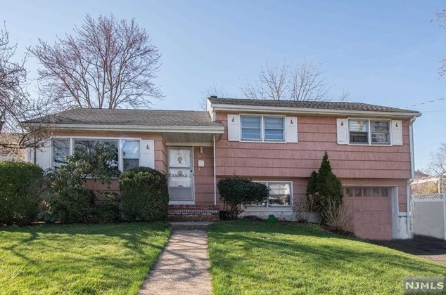 67 Essex Pl, Dumont, NJ 07628