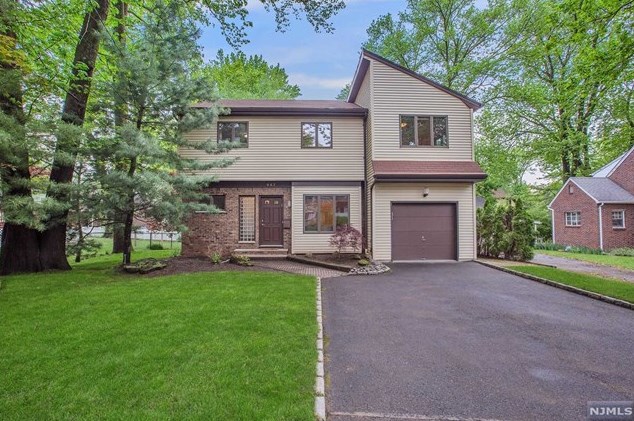 447 11th St, Cresskill, NJ 07626