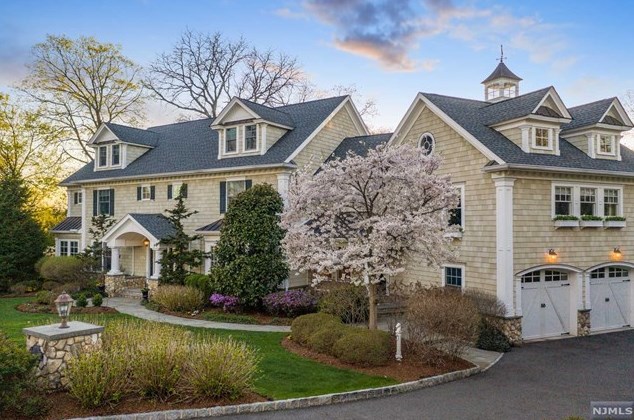 550 Knollwood Rd, Ridgewood, NJ 07450