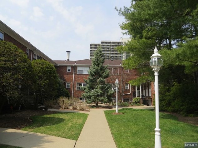 1307 Inwood Terrace #15, West Fort Lee, NJ 07024