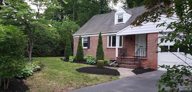 356 W Clinton Ave, Tenafly, NJ 07670