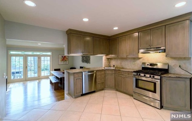 301 Highland St, Cresskill, NJ 07626