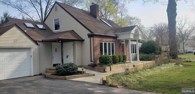 23 Benjamin Rd, Tenafly, NJ 07670