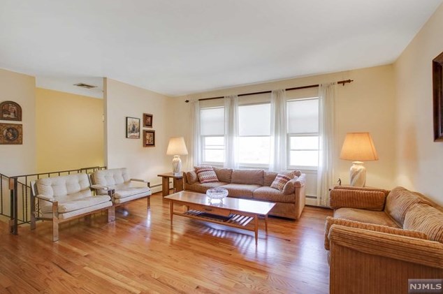 640 Dawes Hwy, Pompton Falls NJ 07442-1545 exterior