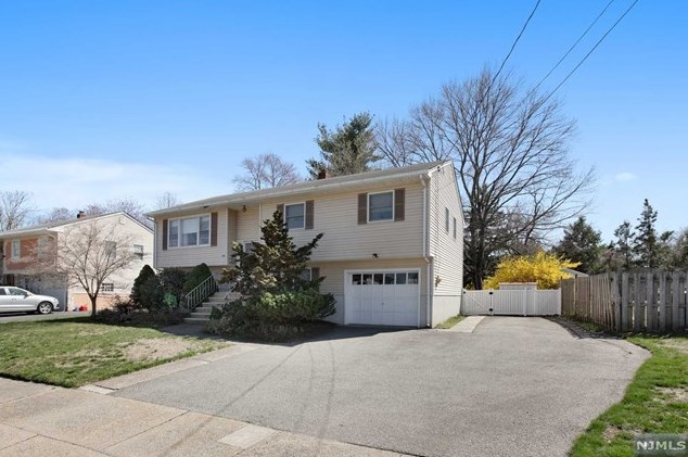 640 Dawes Hwy, Pompton Falls NJ 07442-1545 exterior