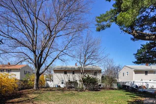 640 Dawes Hwy, Pompton Falls NJ 07442-1545 exterior