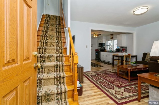 34 Grant St, Elmwood Park, NJ 07407-2238