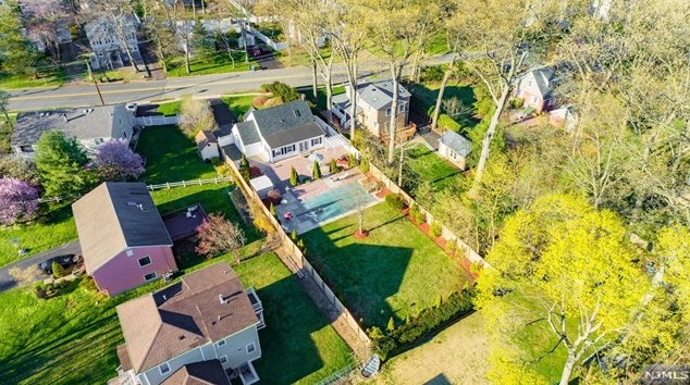 306 Riveredge Rd, Tenafly, NJ 07670