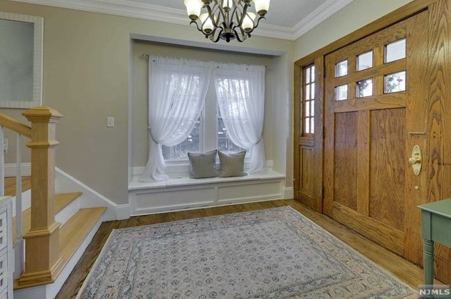 19 Myrtle St, Rutherford, NJ 07070-1129
