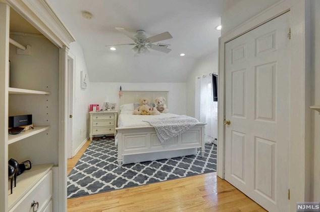 19 Myrtle St, Rutherford NJ  07070-1129 exterior