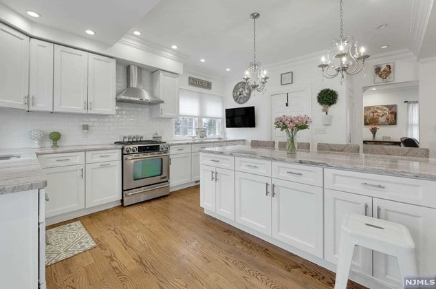 19 Myrtle St, Rutherford NJ  07070-1129 exterior