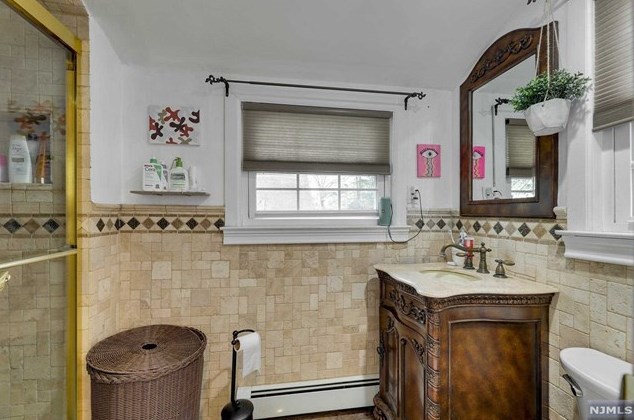 19 Myrtle St, Rutherford NJ  07070-1129 exterior