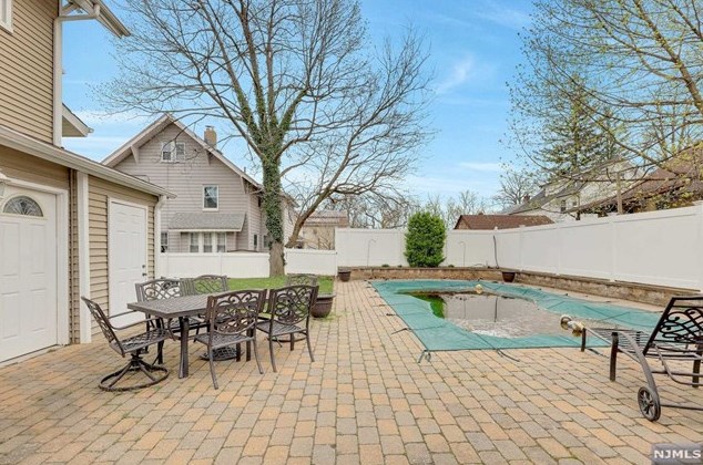 19 Myrtle St, Rutherford NJ  07070-1129 exterior