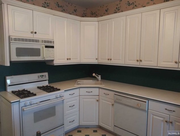 8516 1st Ave #1st Floor, North Bergen, NJ 07047