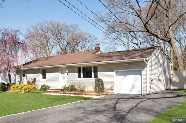 343 Prospect Ave, Dumont, NJ 07628