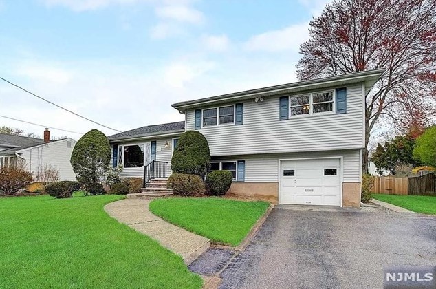 145 N Terrace Pl, N Milford, NJ 07646