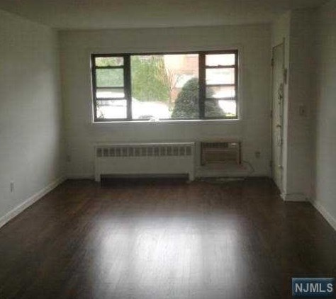 160 Myrtle Ave, West Fort Lee, NJ 07024-7820