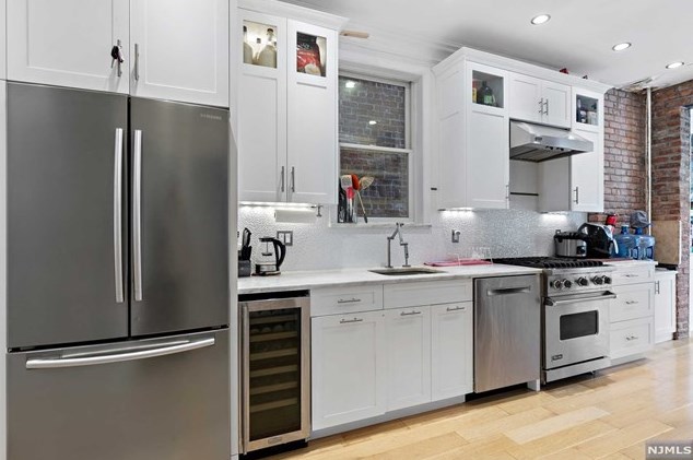 9 Adelaide Pl #1, Edgewater, NJ 07020