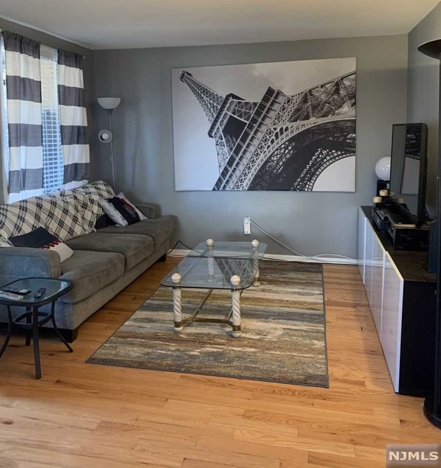 50-209 Pine St, Montclair, NJ 07042