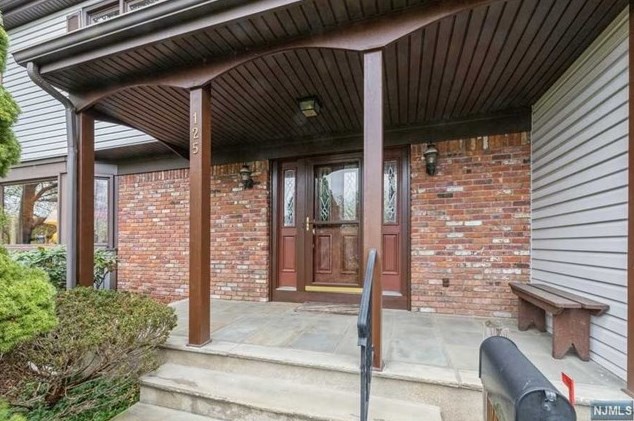 125 Hendrickson St, Haworth, NJ 07641
