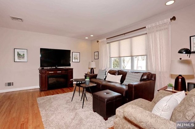 71 Richard Dr, Dumont, NJ 07628