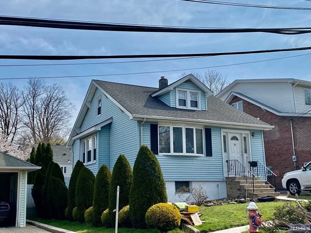 979 Slocum Ave, Ridgefield, NJ 07657