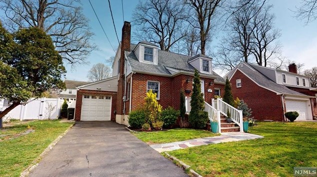 59 E Cedar Ln, Teaneck, NJ 07666