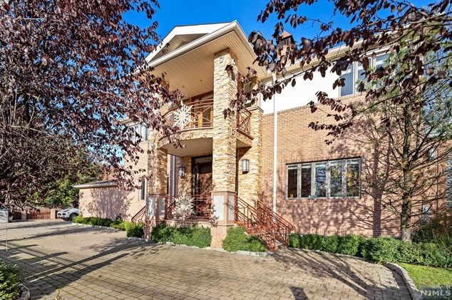 74 County Rd, Cresskill, NJ 07626