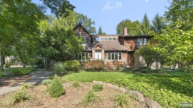 64 Glendale Rd, Park Ridge, NJ 07656